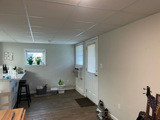 Building Photo - Cozy Studio in Five Points