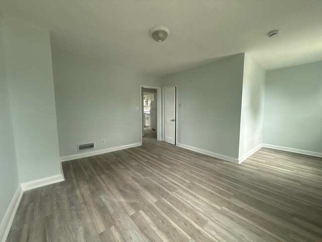 Foto del edificio - 3010 Sollers Point Rd