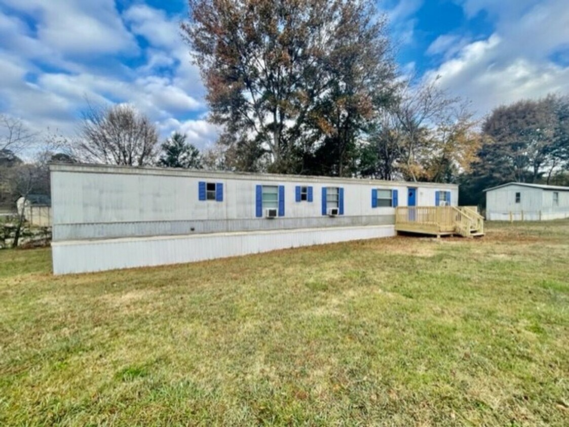 Primary Photo - Must see this adorable 3 bedroom 1.5 bath ...