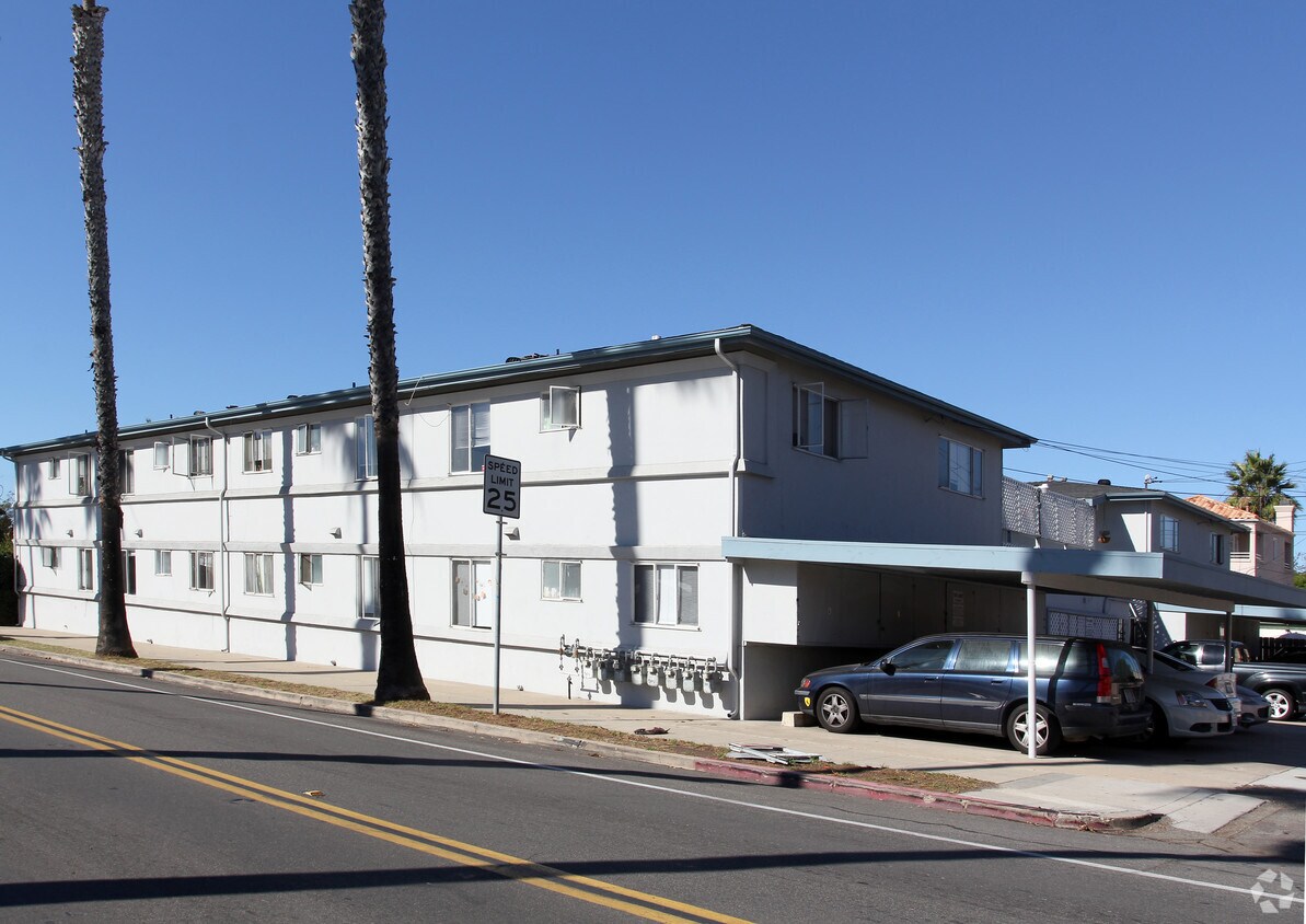 Building Photo - 4802 Orchard Ave