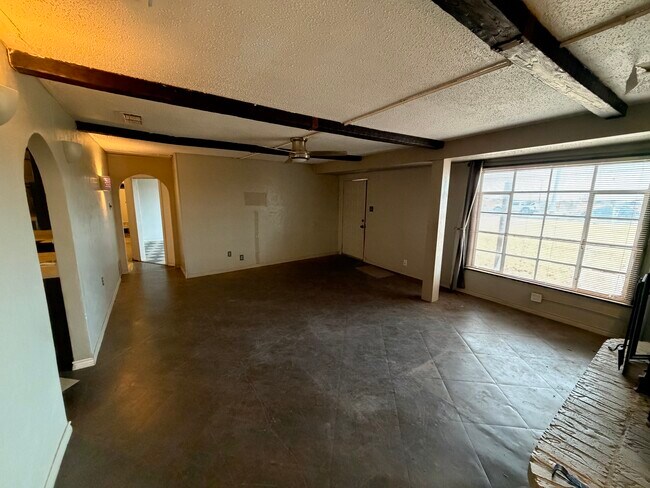 Foto del edificio - 3408 Upland Ave