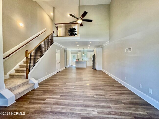 Building Photo - 153 Lark Dr