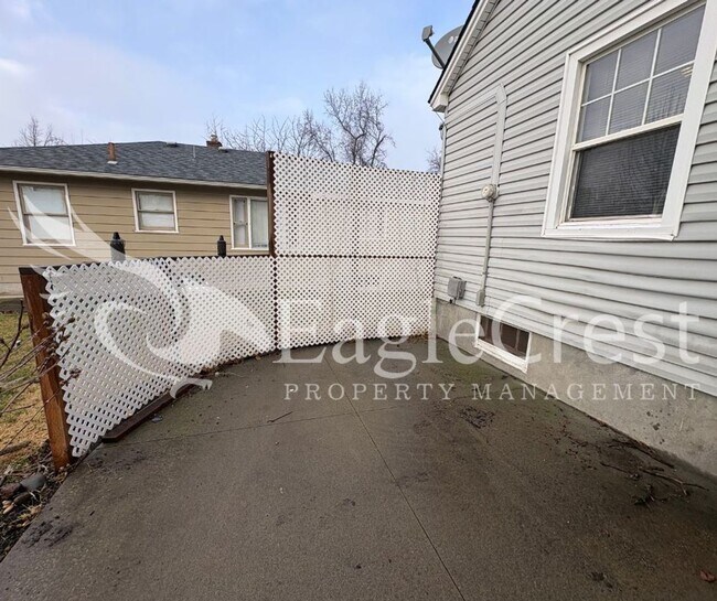 Foto del edificio - Well-Located 3BR/2BA Single-Family Home with Finished Basement