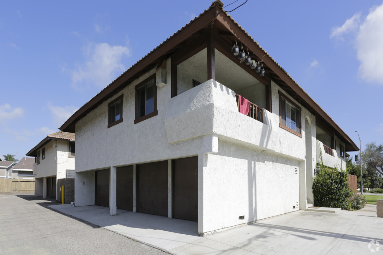Building Photo - 2155 Canyon Dr