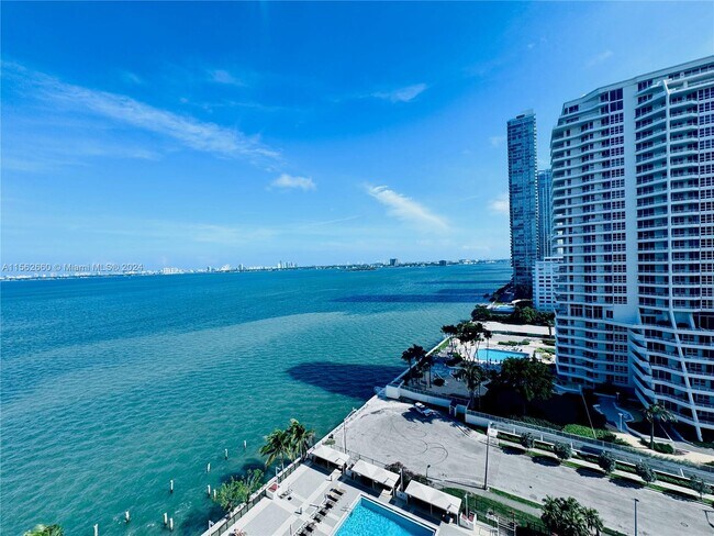 Foto del edificio - 600 NE 36th St