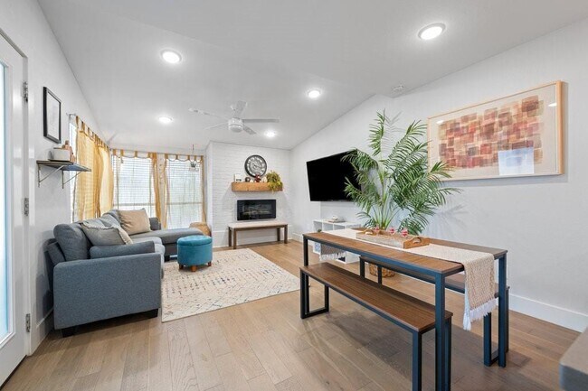 Building Photo - Apartment for Rent
