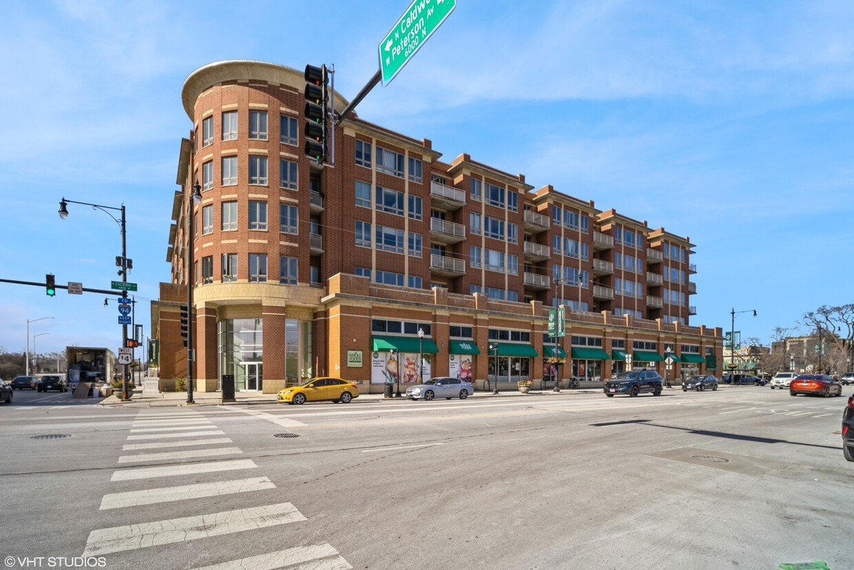 Foto principal - 6000 N Cicero Ave