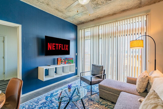 Building Photo - 333 E Roosevelt St