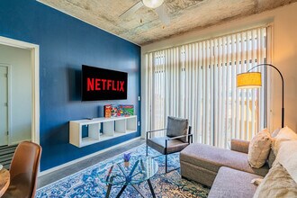 Building Photo - 333 E Roosevelt St