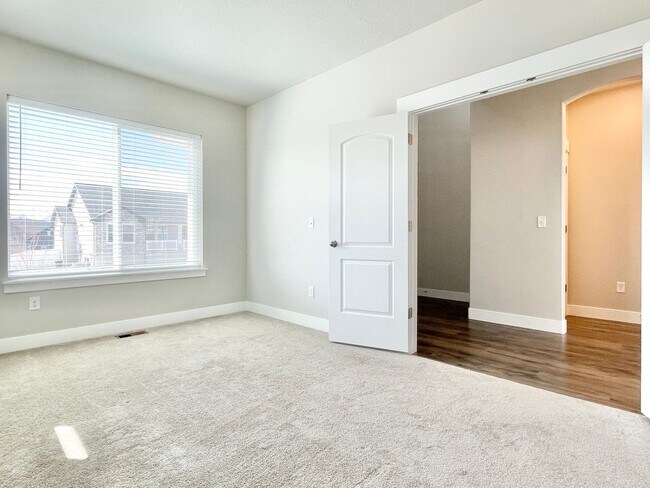 Building Photo - Stunning Two-Story at Quailhill!