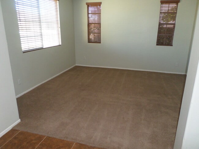 Building Photo - Monument Ranch - BIG home with LOTS to off...