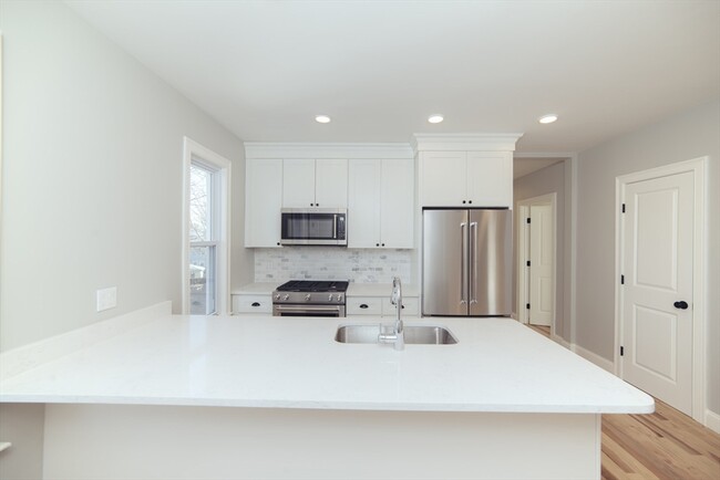 Building Photo - 10 Duffley Ct