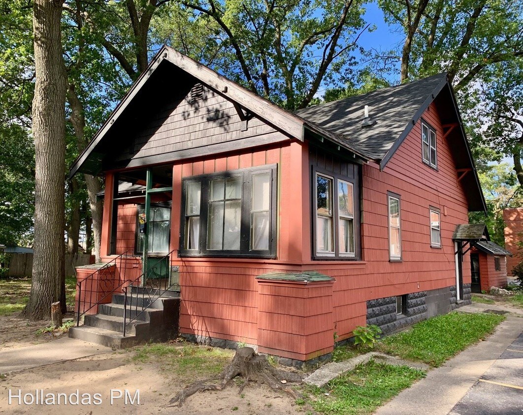 2513 Sanford St, Muskegon Heights, MI 49444 Room for Rent in Muskegon Heights, MI