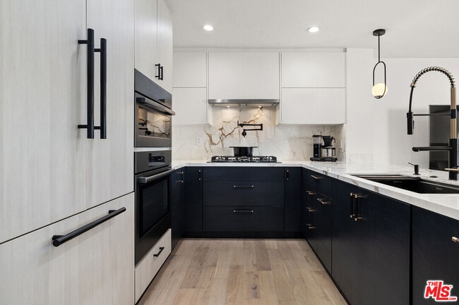 Building Photo - 245 Main St