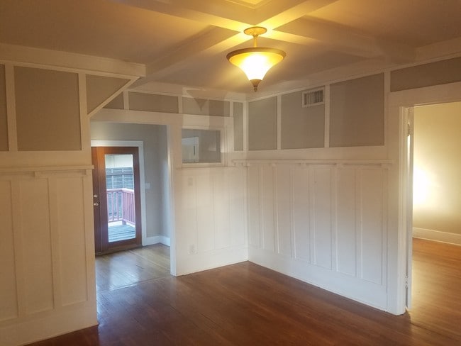 Building Photo - 2109 Marengo Ave