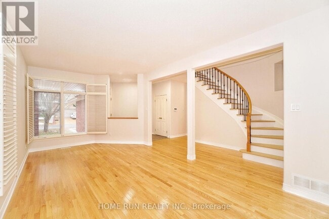 Building Photo - 15 Evanshen Crescent