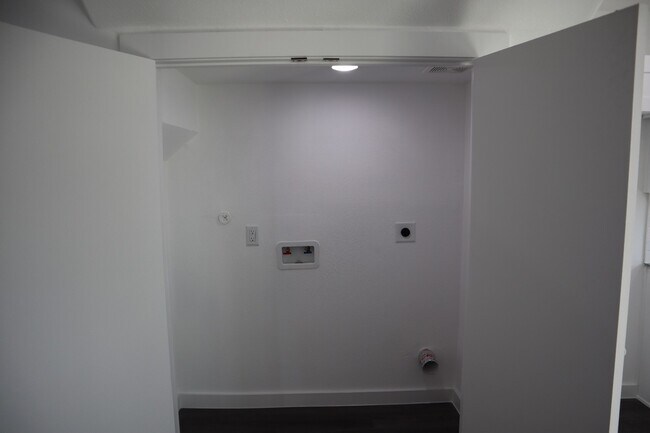 Foto del edificio - 6011 Wedgefield St