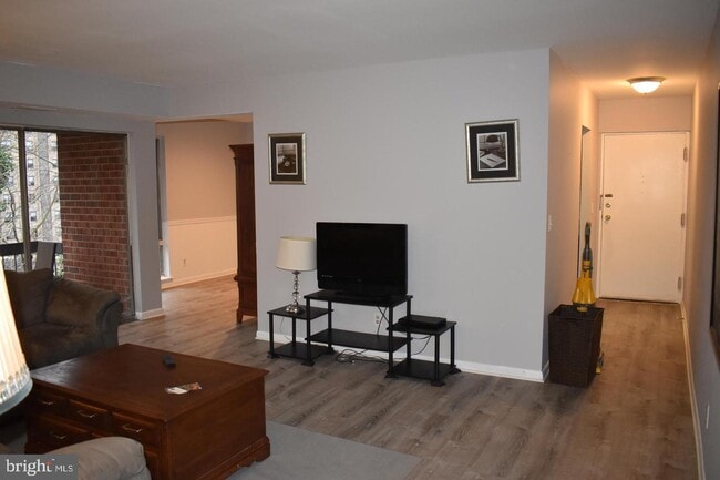 Building Photo - 222-10 Echelon Rd-222-10