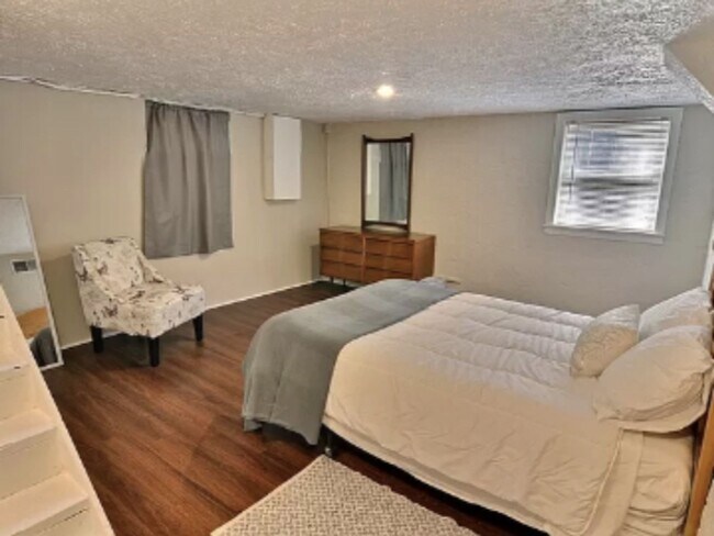 Foto del edificio - 856 N Salisbury St