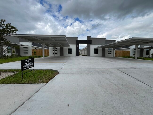 Building Photo - 200 Lauryn Dr