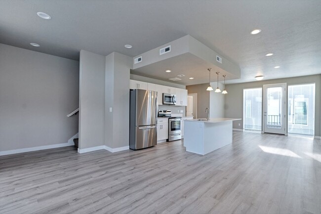 Foto del edificio - Spacious 4 Bed, 3 Bath Pet-Friendly Home with Central Air & Modern Features! - Available NOW!