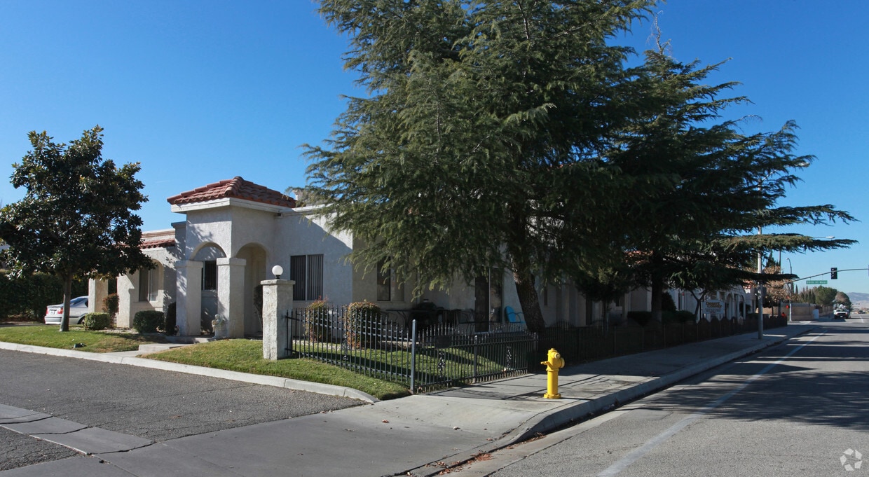 Foto del edificio - Desert Colony Townhomes