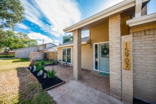 Building Photo - 15907 Boulder Oaks Dr