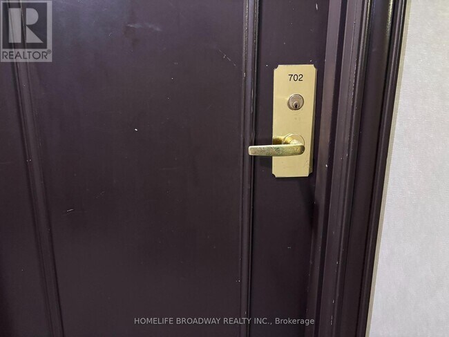 Building Photo - 889 Bay St.