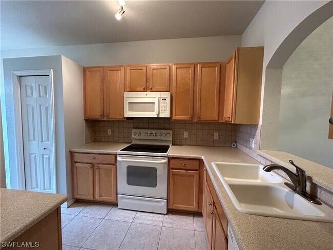 Building Photo - 7870 Lake Sawgrass Loop