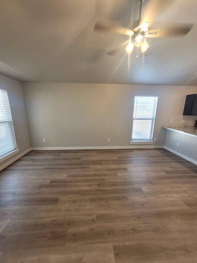Foto del edificio - 3 bed 2 bath home in Lone Star Trails subd...