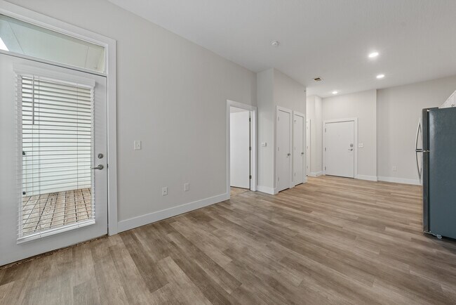 Flat 101 - The Ave