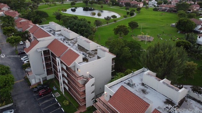 Foto del edificio - 10317 NW 9th St Cir