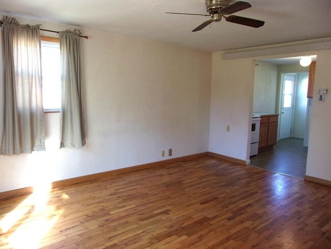 Building Photo - 608 Endicott St