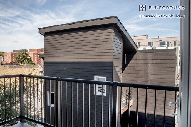 Foto del edificio - 1530 Belmont Ave