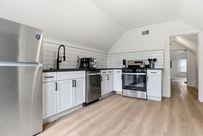 Foto del edificio - 3326 E Overlook Rd