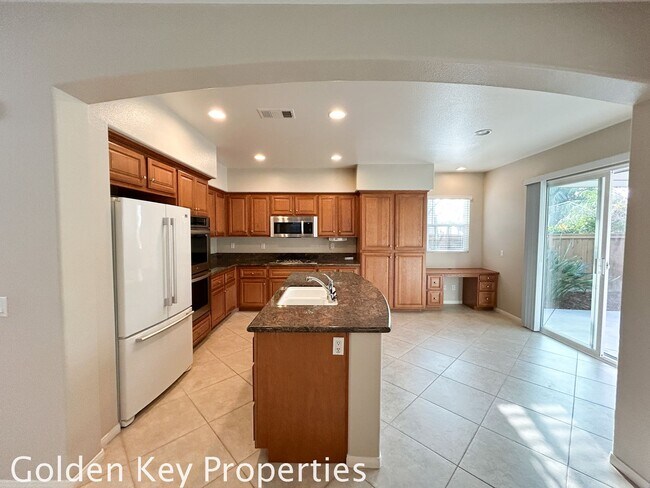 Foto del edificio - Beautiful Executive home located in the Ra...