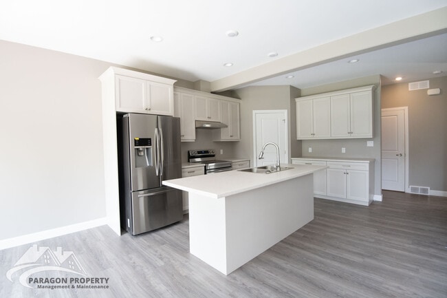 Photo du bâtiment - 62 Llydican Ave