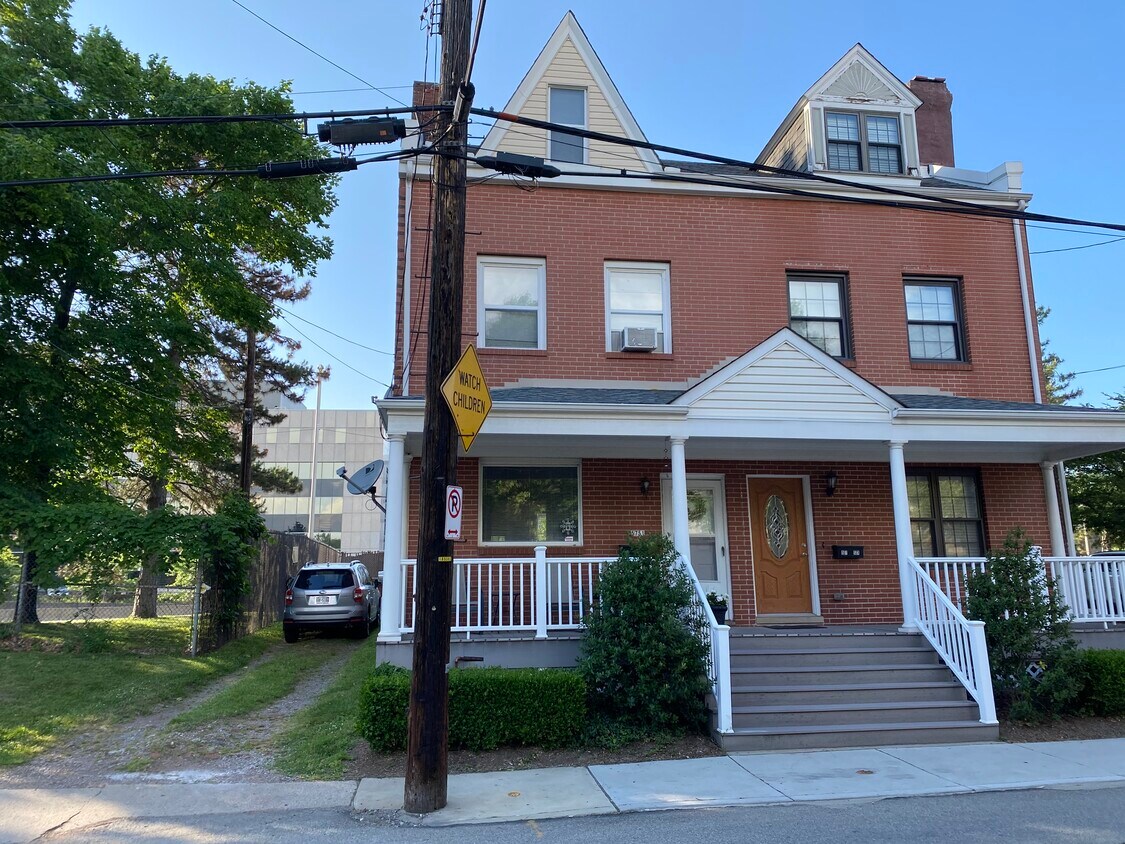 Great location in Shadyside - 5751 Pierce St