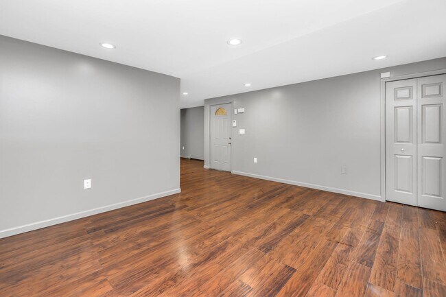 Foto del edificio - 136 Orient Ave