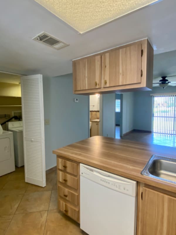 Building Photo - 1806 University Ln