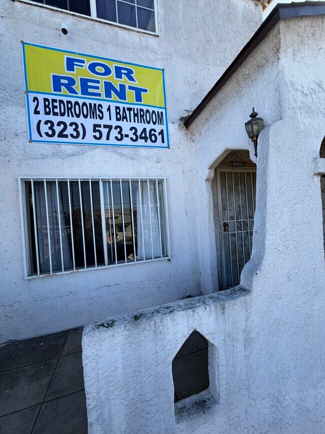 Foto del edificio - 2422 E 7th St