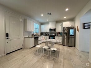 Building Photo - 191 Lantana Dr