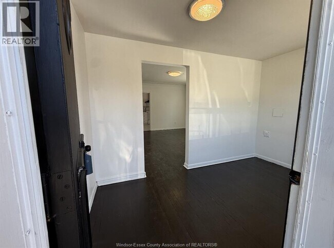 Photo du bâtiment - 914 Riverdale Ave