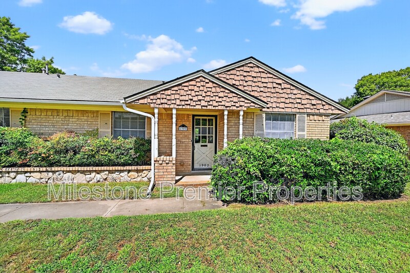 Foto principal - 1902 W Shields Dr