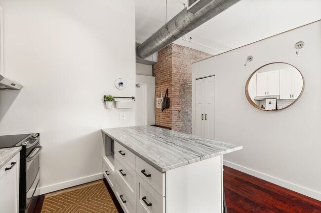 Building Photo - 1728 N Damen Ave