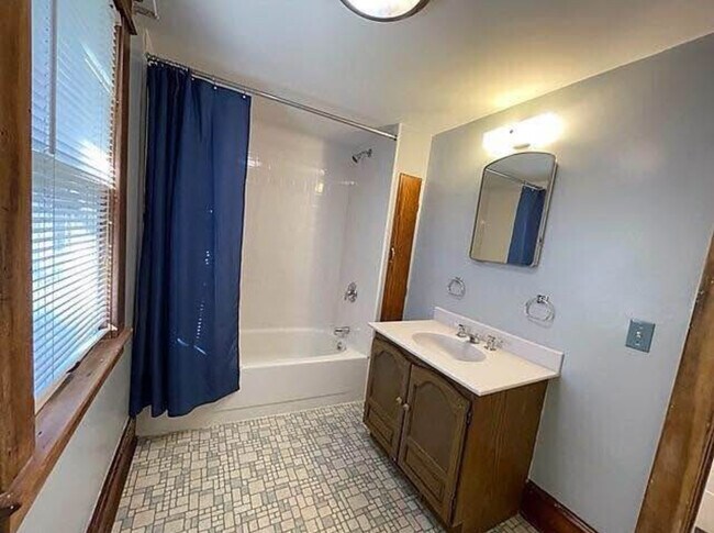 Foto del edificio - 2191 Five Mile Line Rd