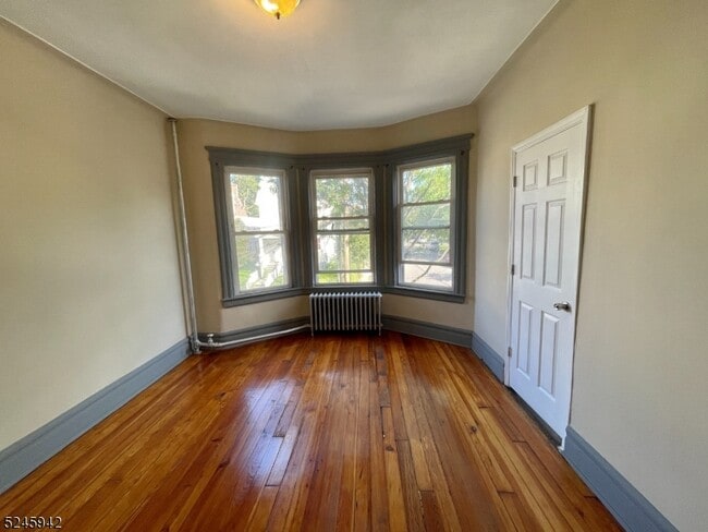 Building Photo - 937 Grove St