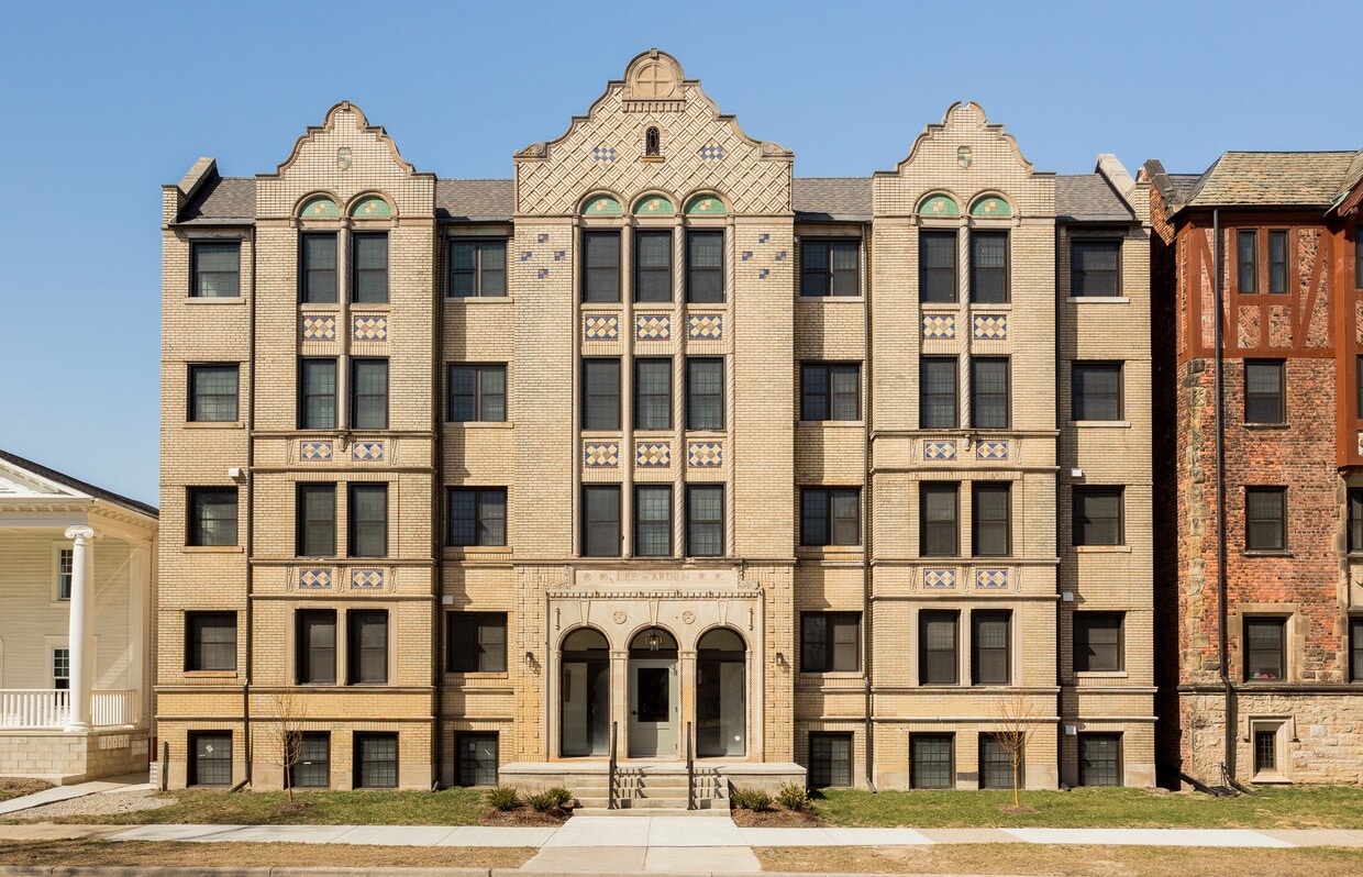Primary Photo - Hazelwood Apartments