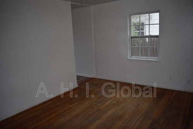 Foto del edificio - 4634 S Hughes St