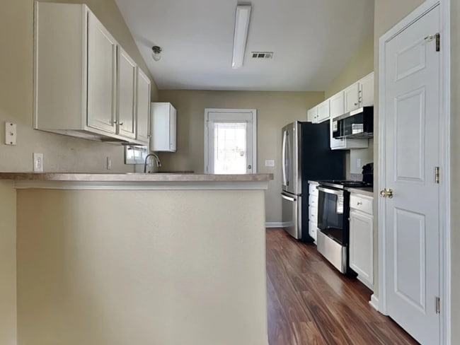 Foto del edificio - 1741 Beachwood Rd